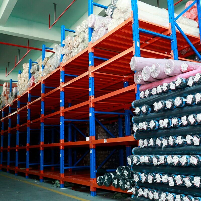 ¿Qué estanterías de almacén son adecuadas para la industria de la confección?