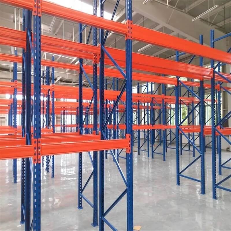 Introducción de estanterías de almacenamiento de palets