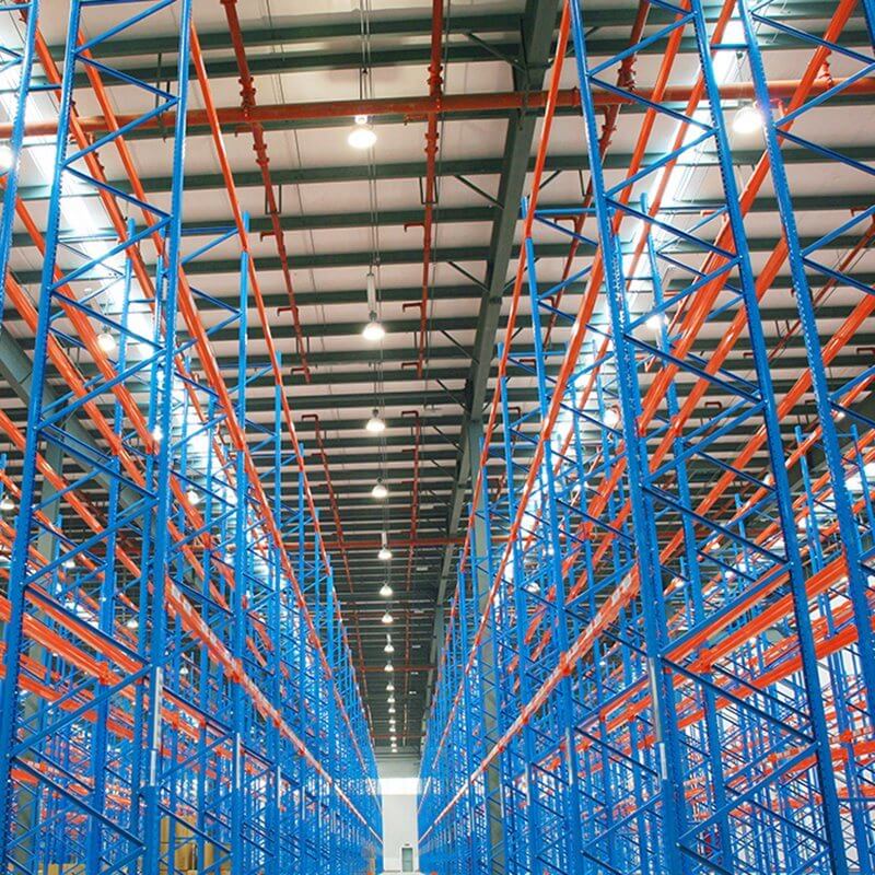 Proceso de personalización de estanterías de servicio pesado para almacén